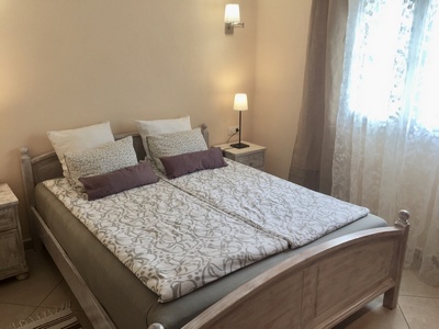 casa de vacaciones Granda: dormitorio en la planta baja con aire accondicionado casa de vacaciones Granda: dormitorio en la planta baja con aire accondicionado
