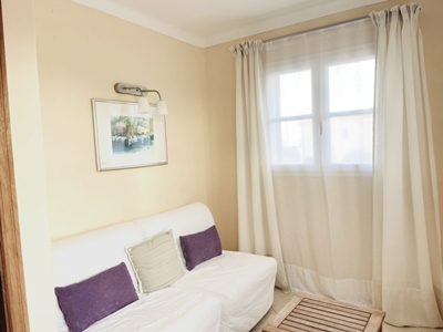 Galerie mit 2 Einzel-Schlafsofas (Lattenrost und Latex-Matratze)