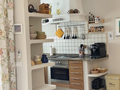 Ferienhaus Granada: komplett ausgestattete Küche mit Spülmaschine